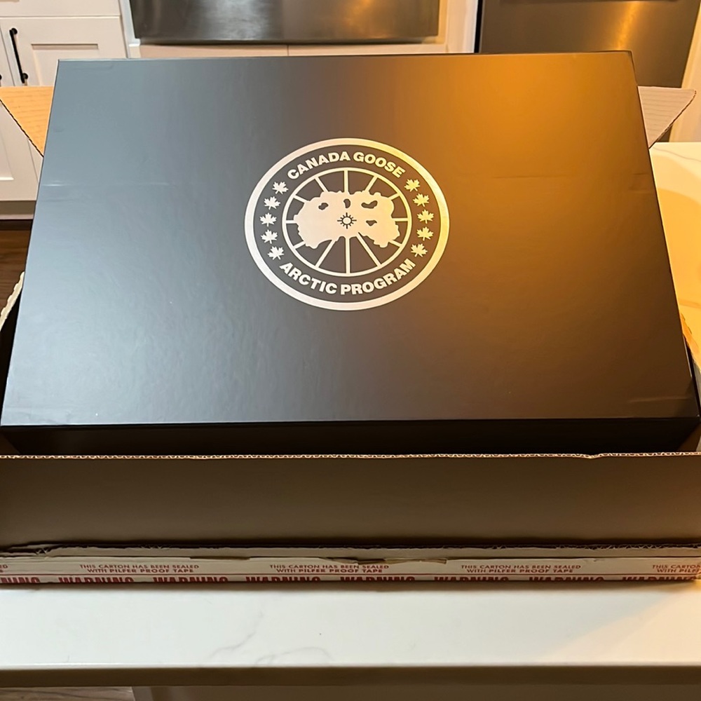 Canada Goose Large Box & Hanger